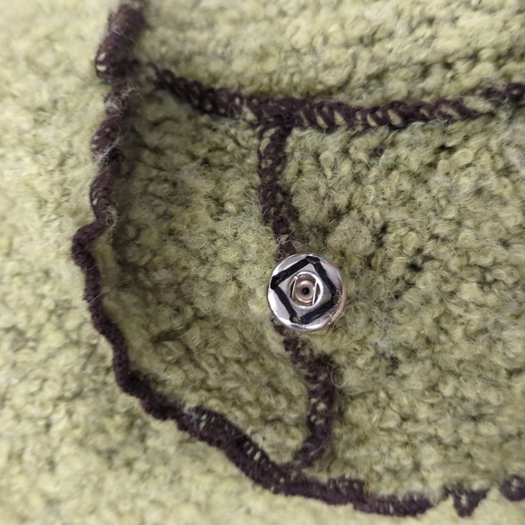 Green Sweater With Flower Accent - Picture 7 of 8